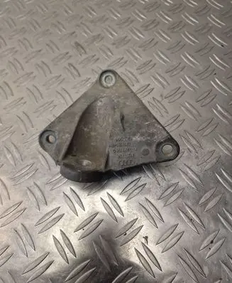 Gearbox mounting bracket