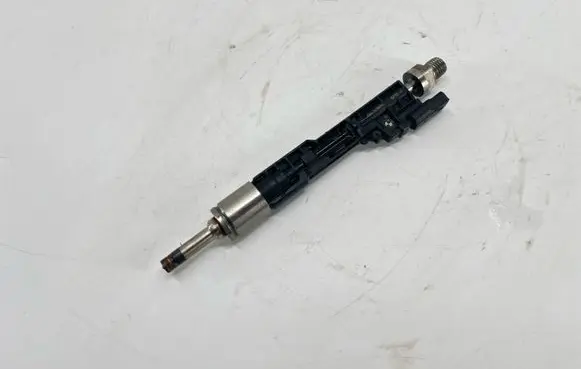 BMW 1 F20 F21 Fuel injector 7639994