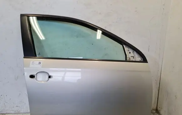 Volkswagen Jetta V Front door