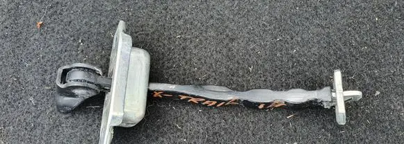 Nissan X-Trail T32 Rear door check strap stopper