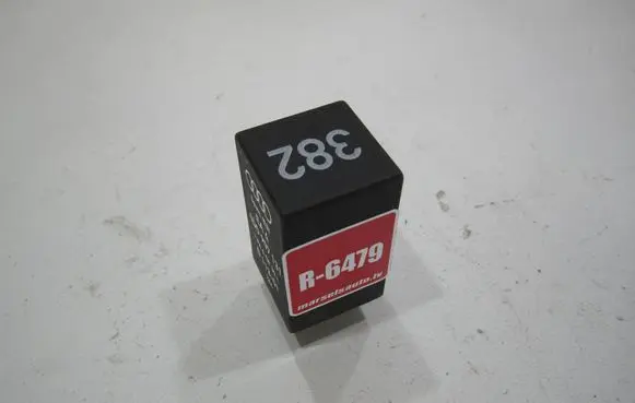 Volkswagen PASSAT B5 Other relay 4D0907131 D11301
