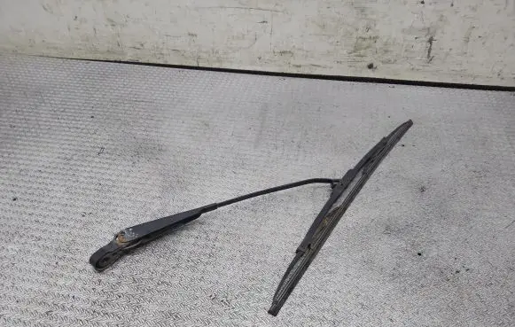 Nissan Almera Tino Rear wiper blade arm