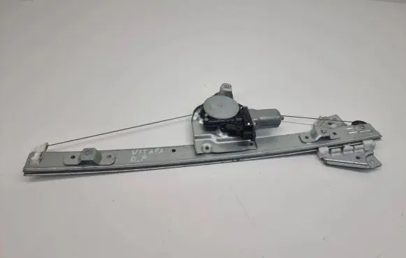 Suzuki Grand Vitara II Front door window regulator with motor