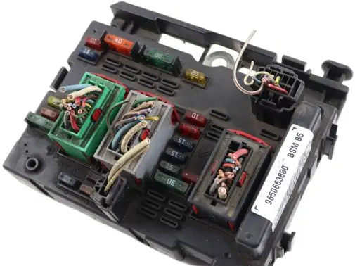 Peugeot 307 Fuse module 9650663880 41936532