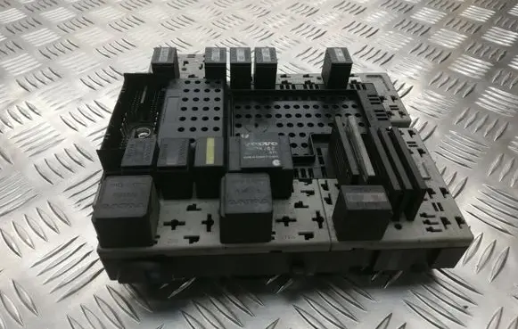 Volvo S80 Fuse module 8645729 8688153