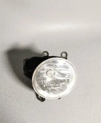 Toyota Avensis T270 Front fog light 90008497 8122002110