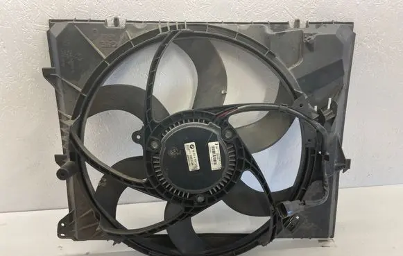 BMW X3 E83 Electric radiator cooling fan 7523259 6937515