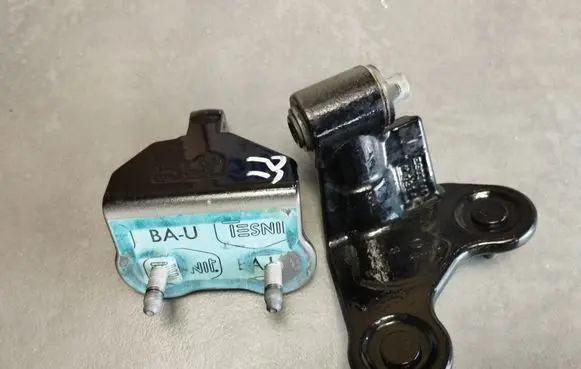 Mercedes-Benz S W222 Rear door lower hinge A046572