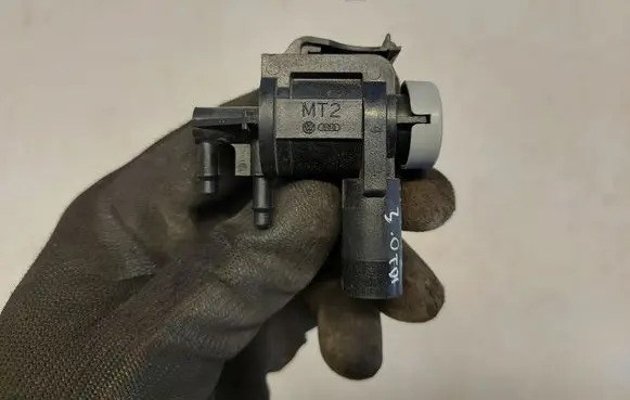 Audi A8 S8 D5 Turbo solenoid valve 1K0906283A