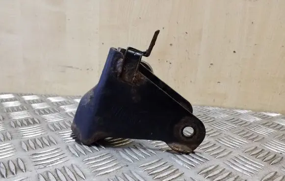 KIA Sorento Engine mounting bracket