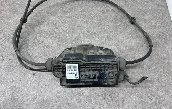 BMW X5M F85 Hand brake control module 6868514