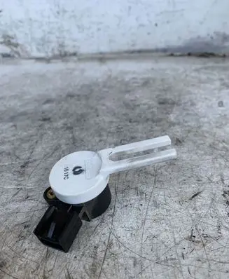 Opel Insignia A Brake pedal sensor switch 25889337