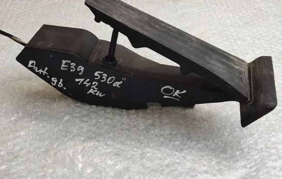 BMW 5 E39 Accelerator throttle pedal 6762480 676248002 35406762480