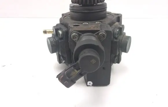 Opel Vivaro Fuel injection high pressure pump 2784156 167005114RB
