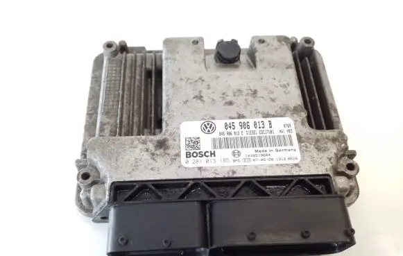 Skoda Fabia Mk2 (5J) Engine control unit/module 045906013B 0281013185