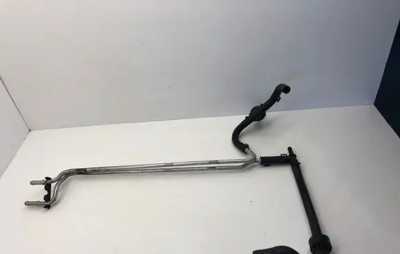 Volkswagen PASSAT B7 Fuel injector supply line/pipe 