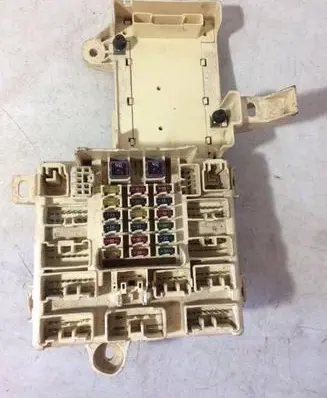 Lexus IS 200-300 Fuse module 8922153030 2440000060