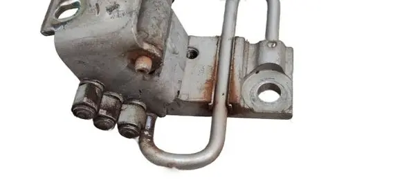 Volkswagen Touran I Front door lower hinge 1T0831412C