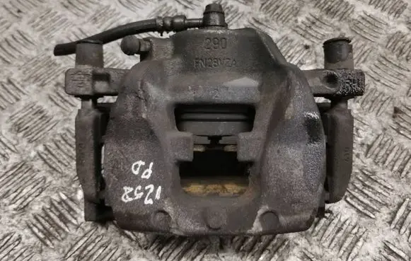 Nissan Qashqai J12 Front brake caliper