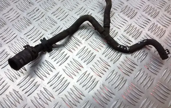 Volkswagen PASSAT B5 Engine coolant pipe/hose