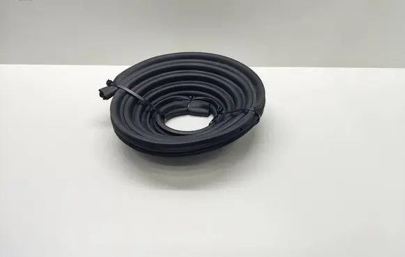 BMW 7 G11 G12 Rear door rubber seal (on body) 7336046