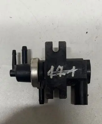 Volkswagen Touareg I Turbo solenoid valve 1J0906627 72290320