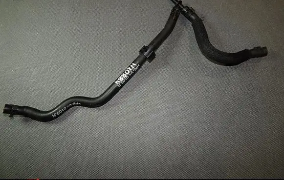 Volkswagen Golf VII Engine coolant pipe/hose