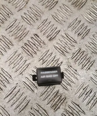 Passenger airbag on/off switch