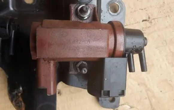 Ford Mondeo MK IV Valve vacuum 