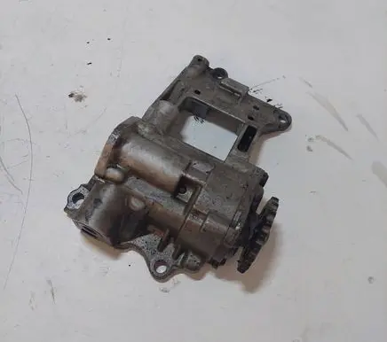 BMW 5 E39 Oil pump 7789838