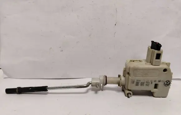 Volkswagen PASSAT B5.5 Central locking motor 3B0810773B 3B0959782
