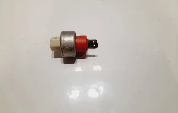 Audi 80 90 B3 Air conditioning (A/C) pressure sensor 