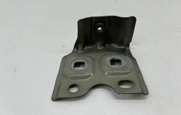 Mercedes-Benz CLA C118 X118 Fender mounting bracket A1778802200