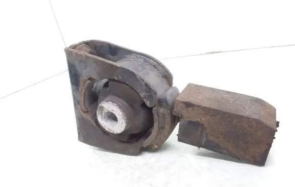 Toyota Avensis T250 Engine mount bracket 123610R030