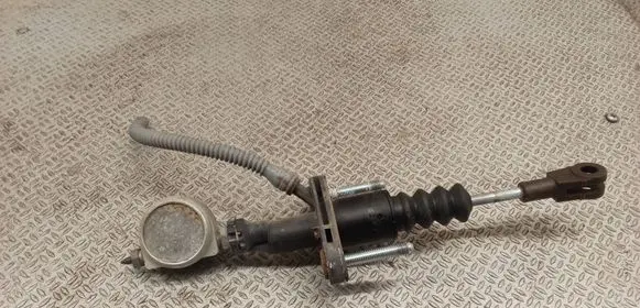 Opel Zafira B Clutch master cylinder 90581565
