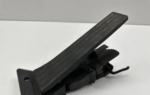 BMW 1 F20 F21 Accelerator throttle pedal 6853176