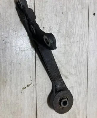 Toyota Hilux (AN10, AN20, AN30) Gearbox mounting bracket