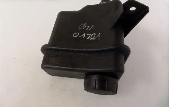 Volvo S40, V40 Power steering fluid tank/reservoir