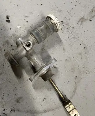 Mitsubishi L200 Clutch master cylinder