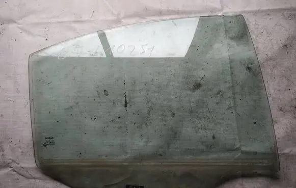 Nissan Primera Rear door window glass as2