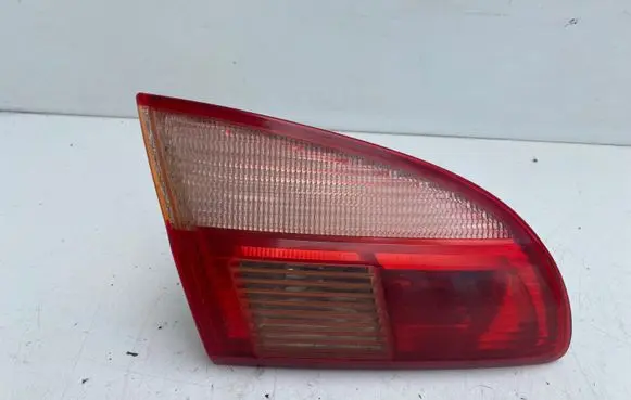 Toyota Avensis T220 Tailgate rear/tail lights 89022026