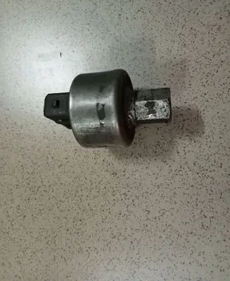 Opel Vectra B Air conditioning (A/C) pressure sensor 90506751
