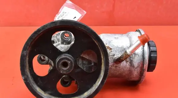 Toyota Corolla Verso E121 Power steering pump