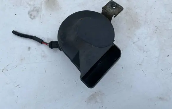 Volvo V70 Horn signal E349042