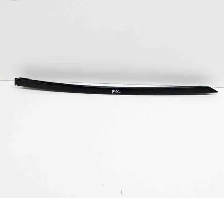 BMW 2 F22 F23 Windshield trim 7358451