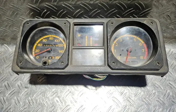 Mitsubishi Pajero Speedometer (instrument cluster) MB716916 69326300