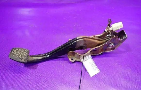 Toyota Yaris Brake pedal 
