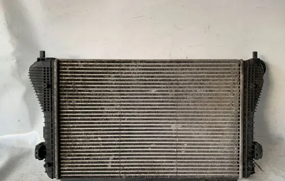 Volkswagen Touran I Intercooler radiator 1K0145803E