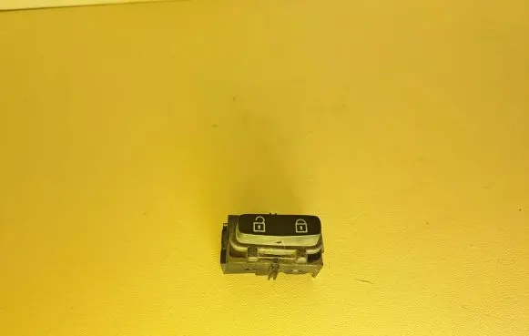 Volvo V70 Central locking switch button 30710475 03451600