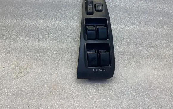 Toyota Avensis T250 Electric window control switch 8480205210B0